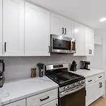 2Br, 2B, Coffee Bar, Cozy Sectional, Rainfall Shower, Smart Tvs, Cozy Beach Theme