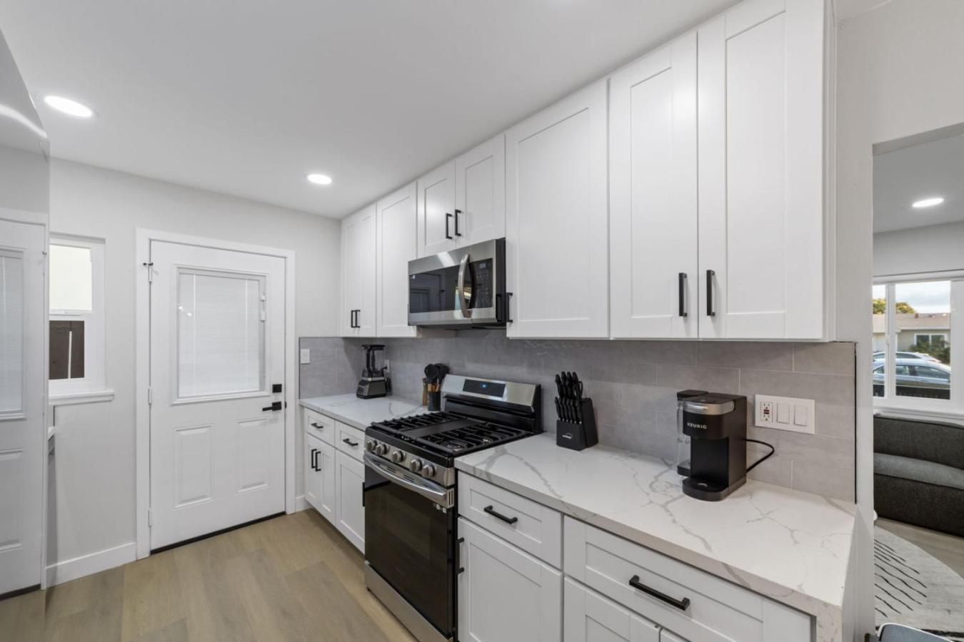 2br, 2b, Coffee Bar, Cozy Sectional, Rainfall Shower, Smart Tvs, Cozy Theme * San Diego